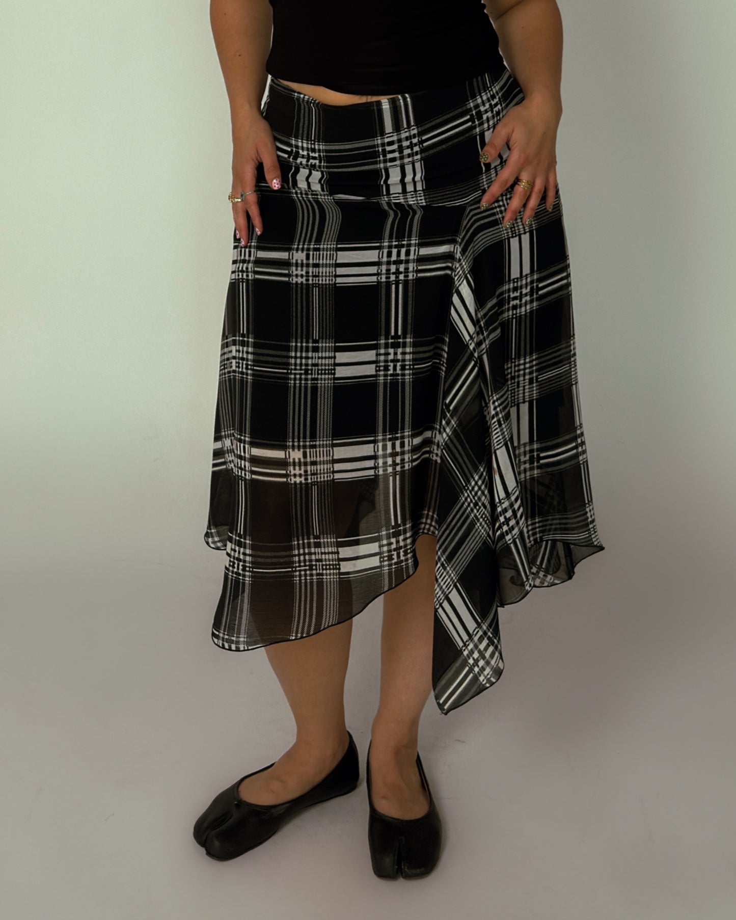 Plaid Handkerchief Hem Skirt - size L/XL